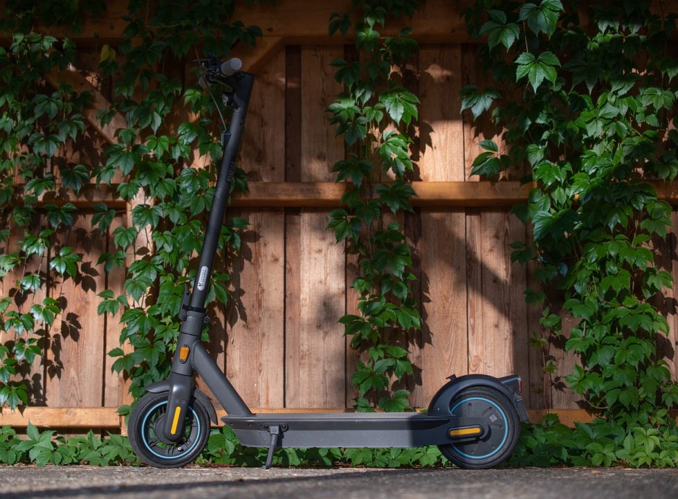 découvrez l'avenir de la mobilité avec l'électromobilité. explorez les avantages des véhicules électriques, des infrastructures de recharge aux innovations technologiques, pour un transport durable et respectueux de l'environnement.