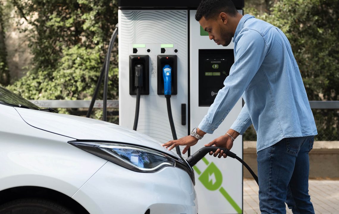 découvrez l'impact des voitures électriques sur l'assurance automobile. informez-vous sur les changements de tarifs, les types de couvertures adaptées, et comment le passage à l'électrique influence les polices d'assurance. préparez-vous aux défis et opportunités que la transition vers des véhicules écologiques représente pour votre assurance.