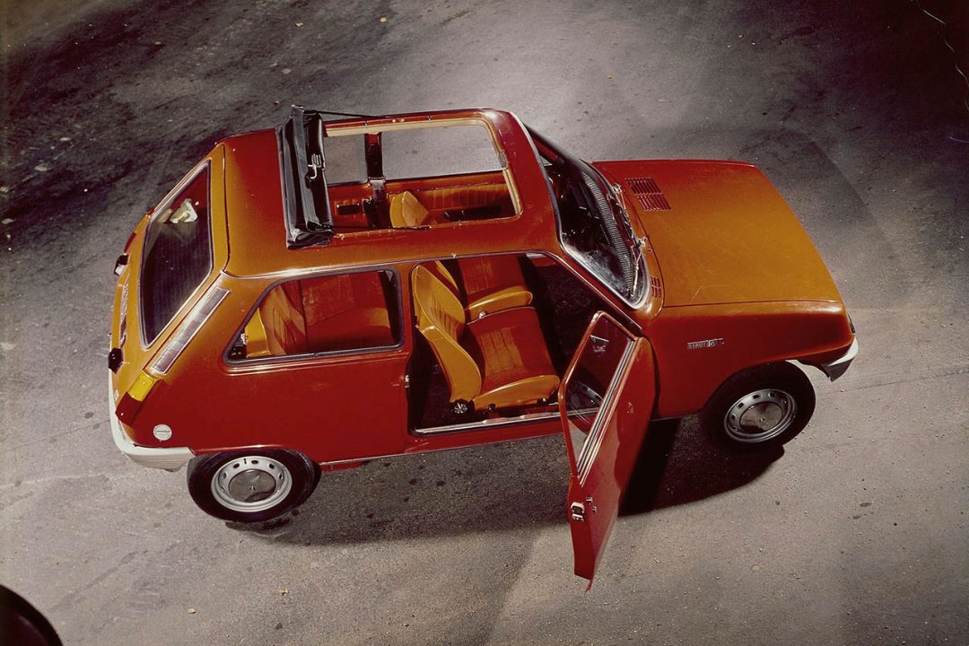 découvrez la renault 5, une icône du minimalisme audacieux qui allie design épuré et performance moderne. plongez dans un univers où chaque détail est pensé pour offrir une expérience de conduite unique et intemporelle.