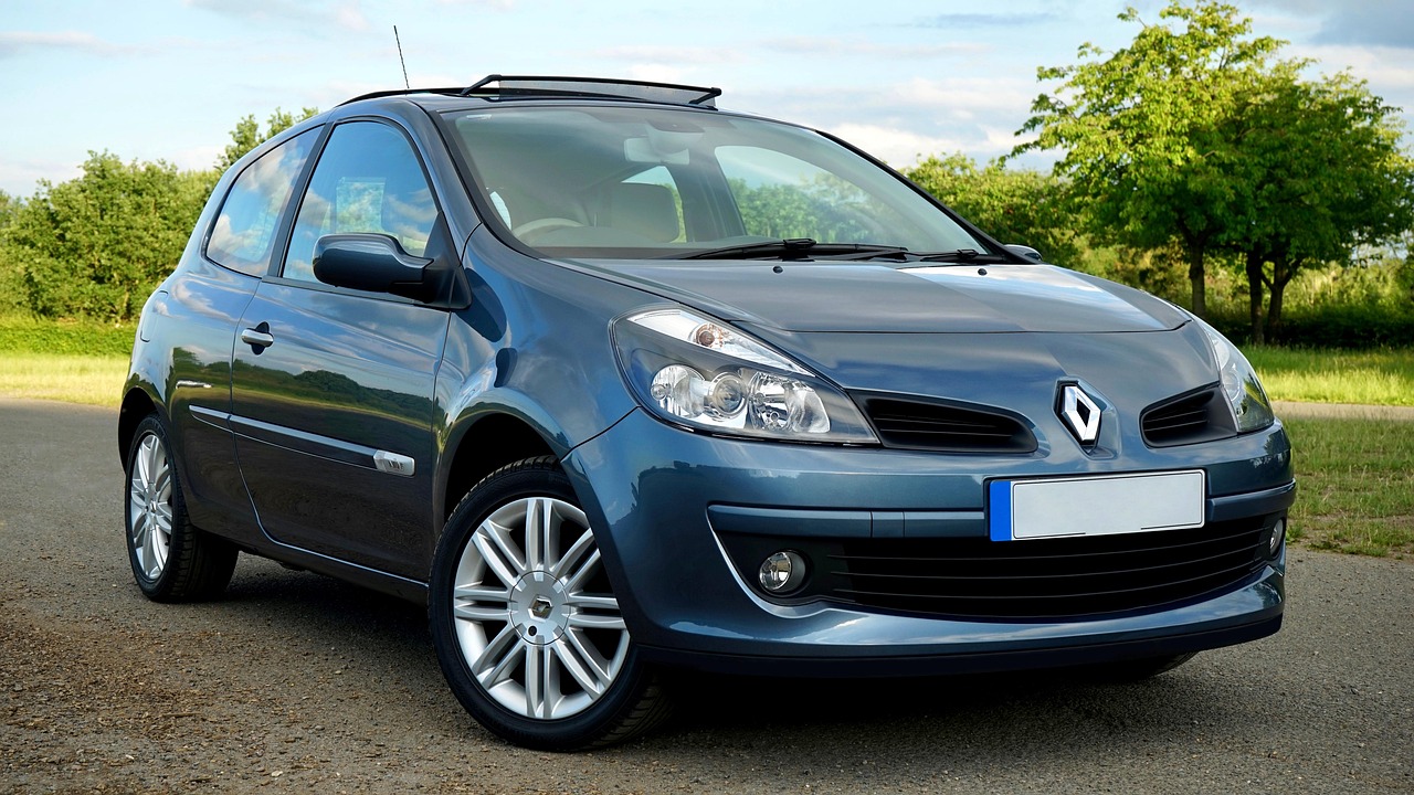 découvrez la renault clio, compacte et élégante, alliant confort, performance et technologies de pointe. idéale pour la ville comme pour les trajets en extérieur, la clio se démarque par son design moderne et ses motorisations efficaces. parcourez nos offres et trouvez votre clio idéale dès aujourd'hui !