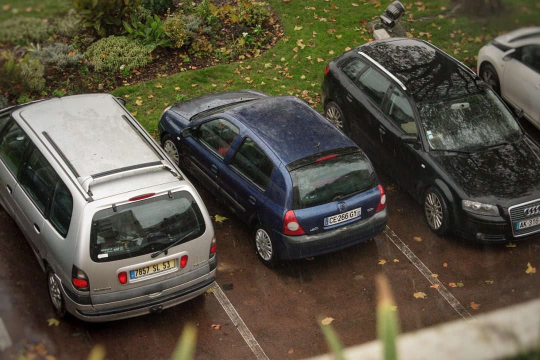 découvrez la renault clio, la citadine emblématique alliant style, confort et technologie. profitez d'une conduite dynamique et économique, avec des fonctionnalités avancées et un design moderne, idéale pour tous vos trajets quotidiens.