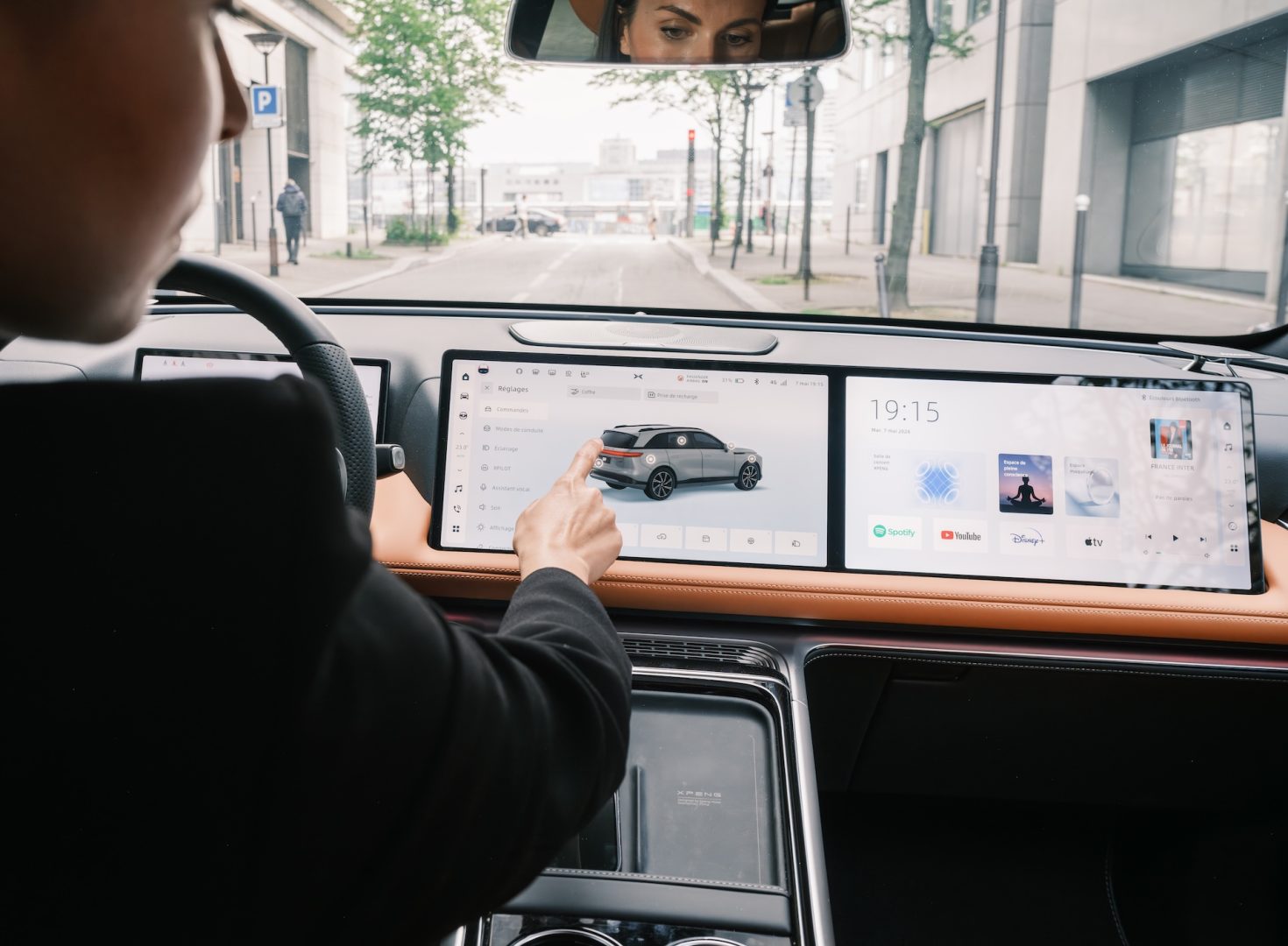 découvrez comment xpeng défie tesla sur le marché des véhicules électriques avec des innovations technologiques, des performances impressionnantes et une stratégie audacieuse. comparez les deux géants de l'industrie automobile et plongez dans l'avenir de la mobilité durable.