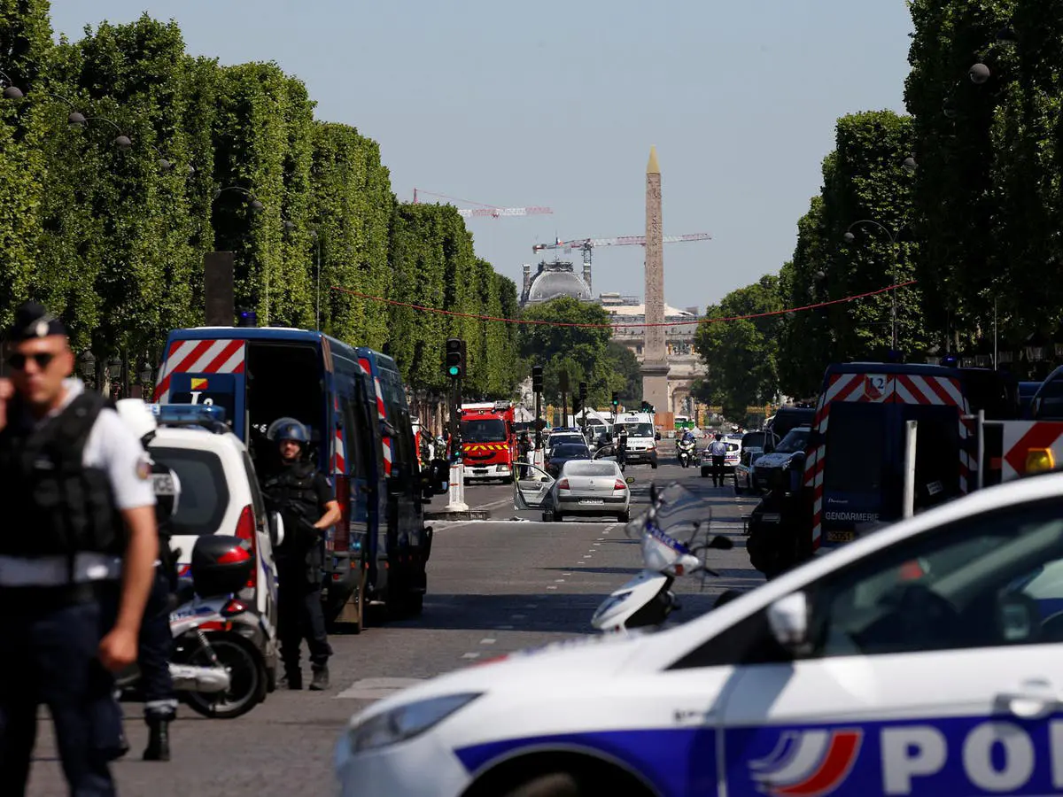 découvrez les meilleures options d'assurance dommages pour votre voiture sur les célèbres champs-élysées. protégez votre véhicule avec des couvertures adaptées à vos besoins et profitez d'une tranquillité d'esprit sur cette avenue emblématique.
