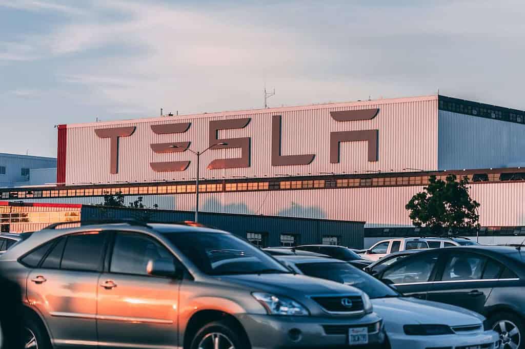 découvrez les complications liées aux véhicules tesla, de l'autonomie des batteries aux problèmes d'assistance à la conduite. informez-vous sur les enjeux techniques et utilisateurs pour mieux comprendre les défis rencontrés par cette marque innovante.