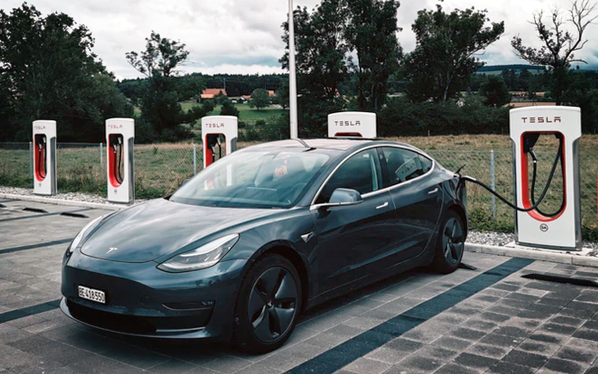découvrez le lancement tant attendu des batteries solaires tesla en france. associez performance et durabilité grâce à cette technologie innovante qui transforme votre manière de consommer l'énergie. ne manquez pas l'opportunité de révolutionner votre habitat avec l'énergie solaire.