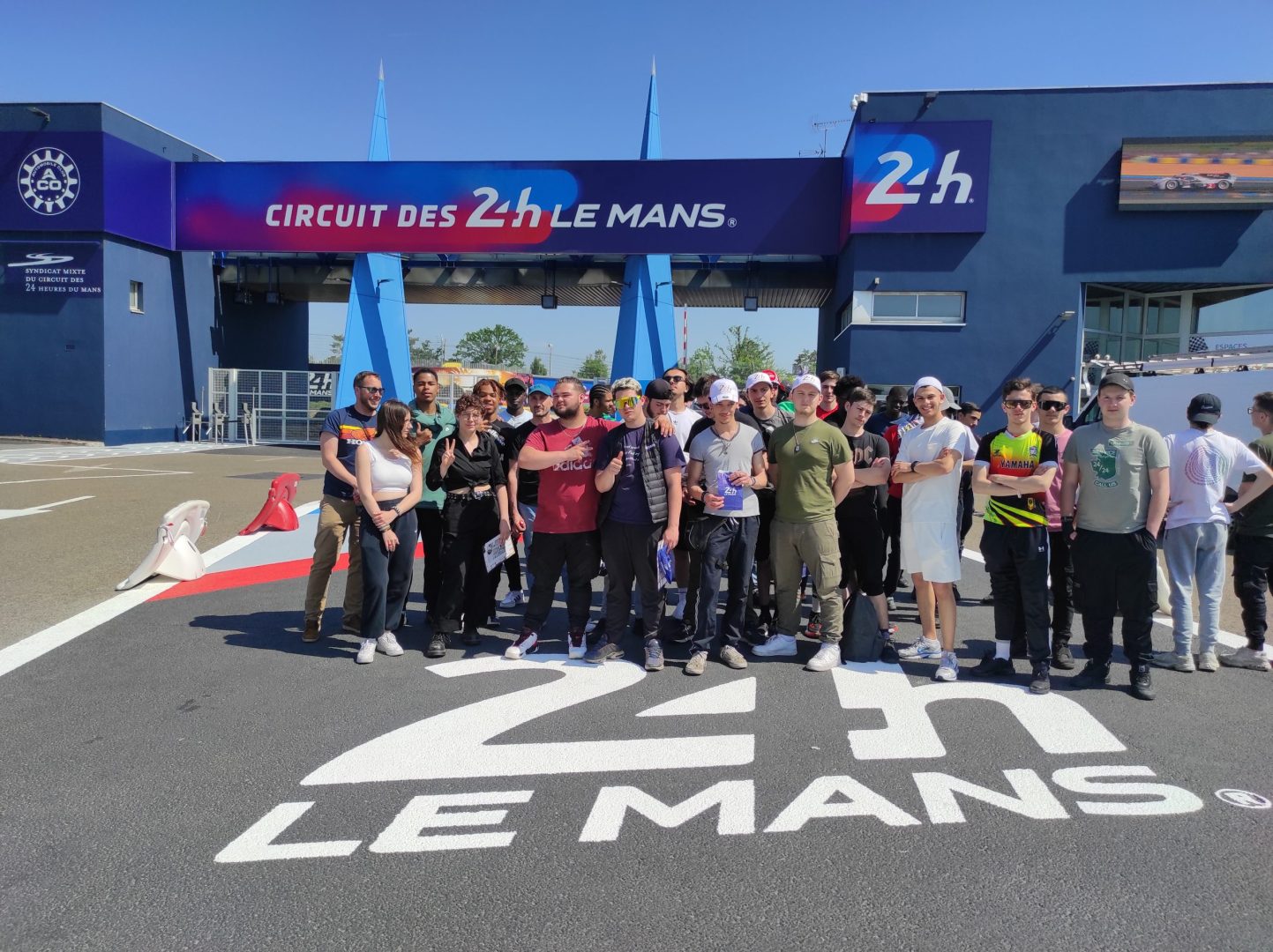participez au concours d'apprentissage mécanique renault le mans et développez vos compétences techniques. rejoignez une communauté passionnée et mettez vos talents à l'épreuve parmi les futurs experts de l'automobile.