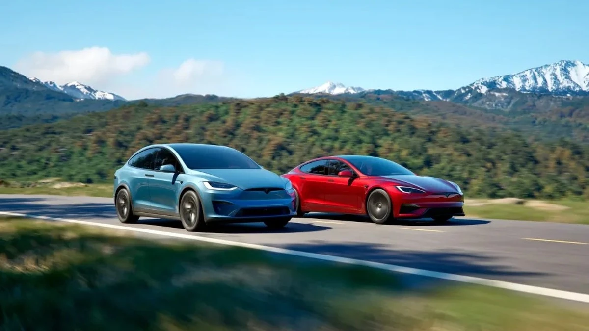 découvrez l'incident choquant où une voiture tesla en mode autonome est entrée en collision avec un bus scolaire. analysez les enjeux de la conduite autonome et son impact sur la sécurité routière.
