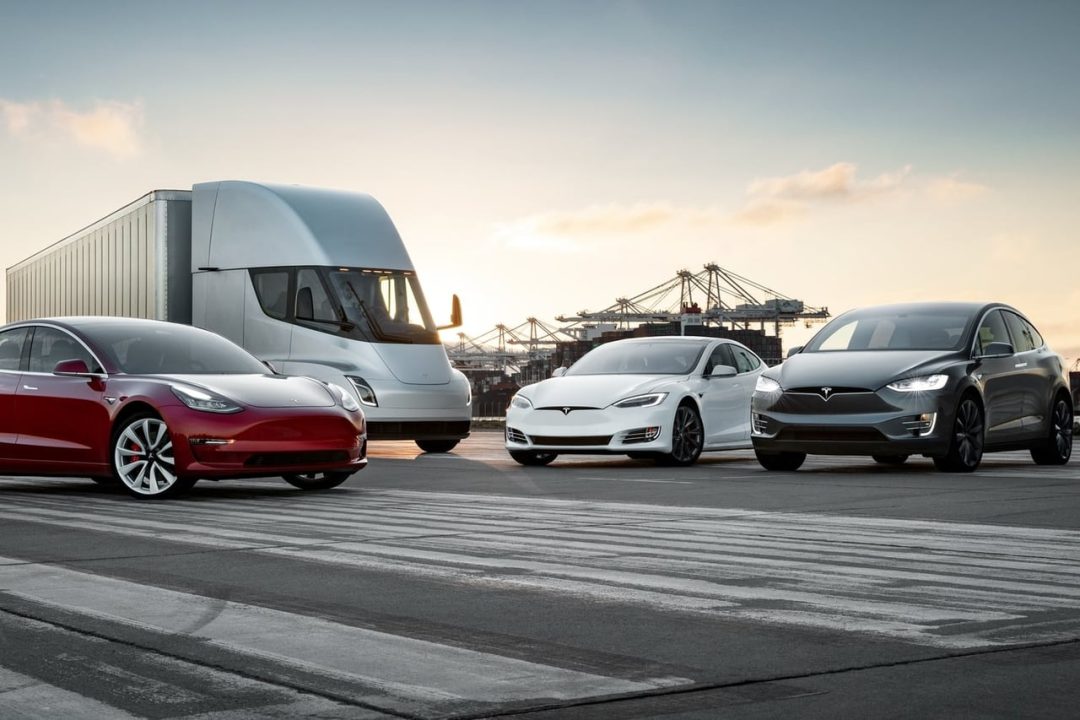 découvrez comment la récente baisse de wall street impacte tesla et les défis que l'entreprise devra relever pour maintenir sa position sur le marché. analyse des tendances et perspectives d'avenir pour le constructeur automobile.