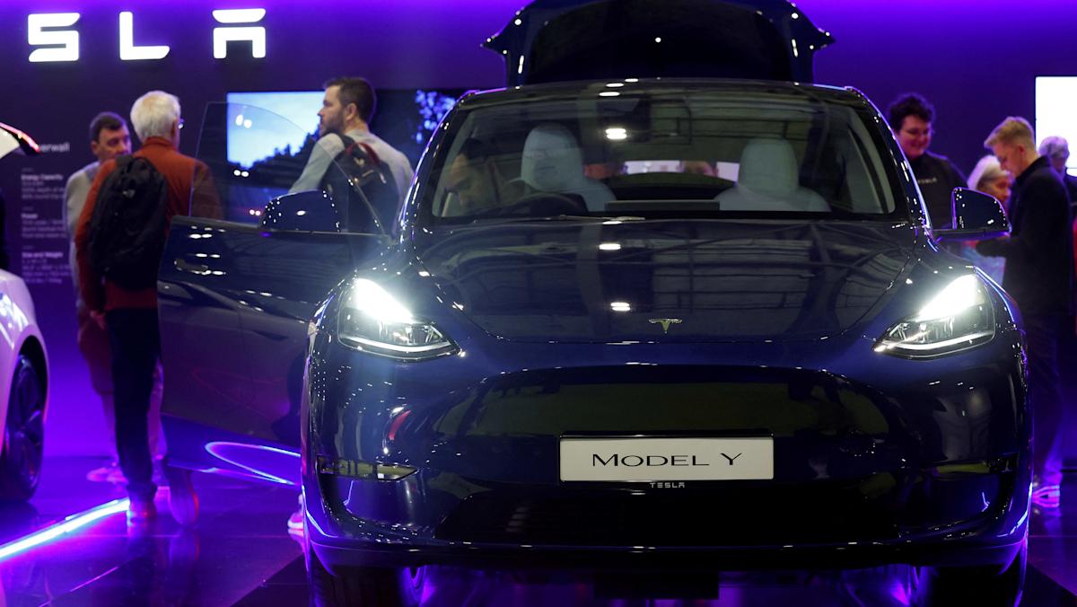 découvrez azoria et son etf tesla, un moyen innovant d'investir dans l'avenir de l'automobile électrique. profitez d'une gestion passive tout en vous exposant aux performances de tesla, leader incontournable du marché.