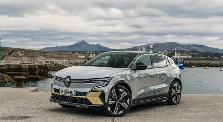 découvrez notre comparatif exhaustif entre le hyundai ioniq 5 et le renault 5 e-tech. analysez leurs performances, technologies, confort et rapport qualité-prix pour choisir le meilleur véhicule électrique adapté à vos besoins. faites le bon choix grâce à notre guide comparatif!