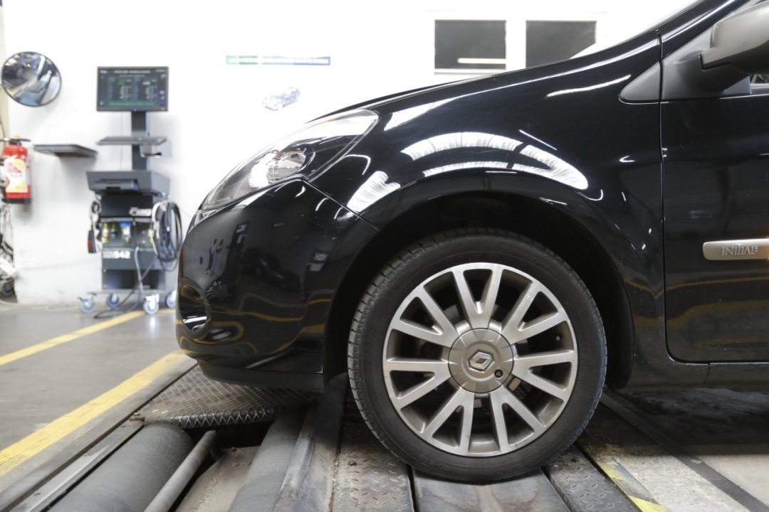 découvrez les coulisses du centre technique renault, un lieu innovant où technologies et expertise se rencontrent pour façonner l'avenir de l'automobile. plongez dans les activités de recherche et développement qui révolutionnent l'industrie, et explorez comment renault repousse sans cesse les limites de l'ingénierie et du design.