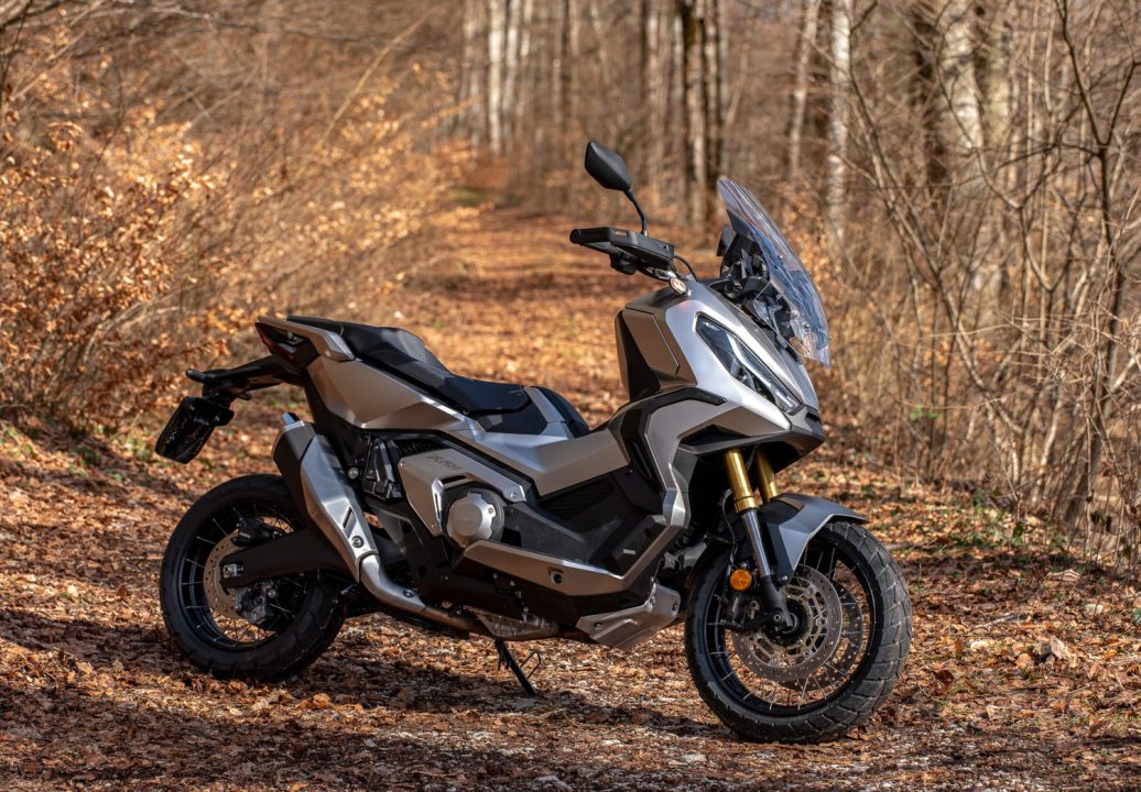 découvrez l'univers passionnant de la moto : des conseils pour choisir votre deux-roues, des astuces d'entretien, des itinéraires de balades à couper le souffle et les dernières tendances du marché. que vous soyez débutant ou motard expérimenté, trouvez ici tout ce qu'il vous faut pour profiter pleinement de votre passion pour la moto.