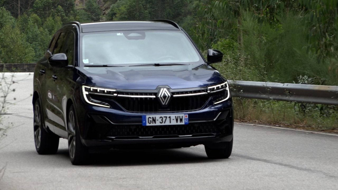 découvrez le tout nouveau monospace renault, alliant espace, confort et technologie de pointe. parfait pour les familles et les aventuriers, il offre une conduite agréable et des fonctionnalités innovantes pour tous vos déplacements.