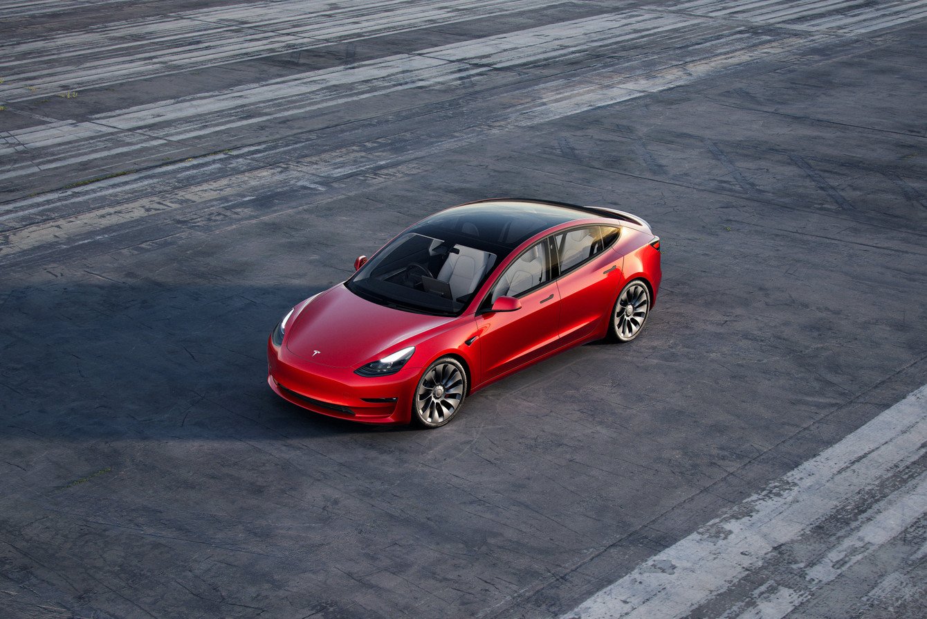découvrez le nouveau rôle d'elon musk au sein de tesla, ses ambitions révolutionnaires et comment ses décisions façonnent l'avenir de l'automobile et des technologies durables.
