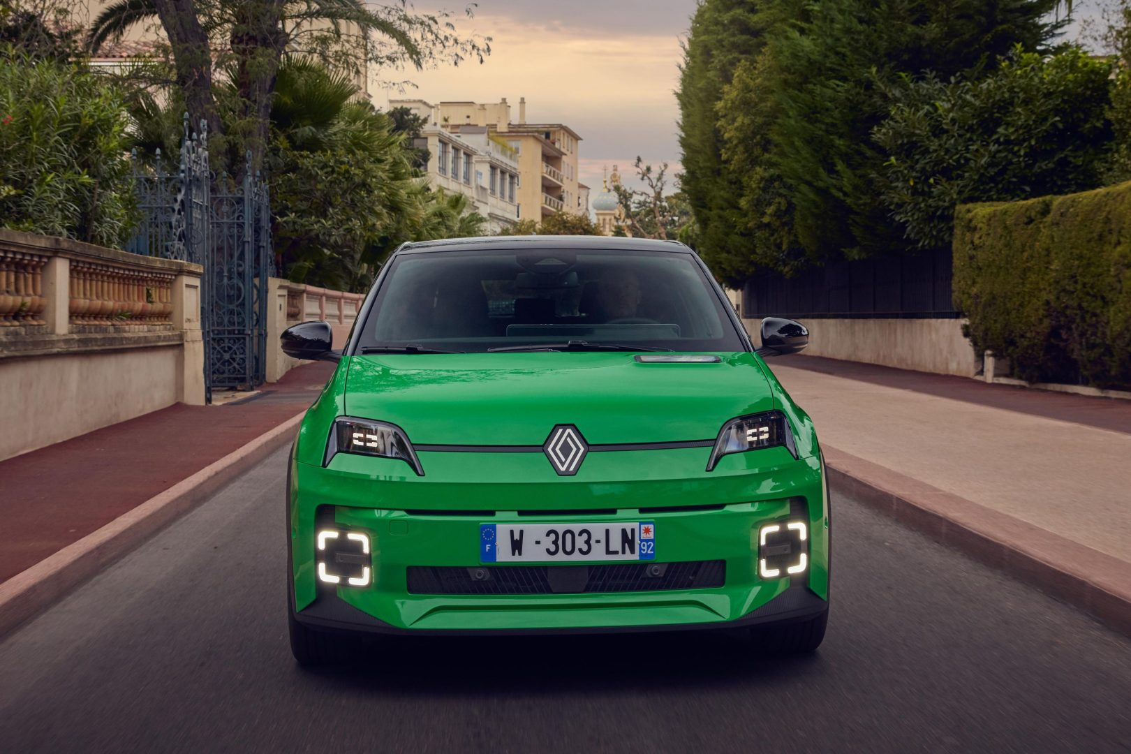 découvrez la renault 5 2025, une voiture emblématique revisitée alliant modernité et héritage. profitez de son design futuriste, de ses technologies innovantes et de ses performances écologiques pour une conduite optimale. ne manquez pas cette révolution automobile qui allie confort, style et durabilité.