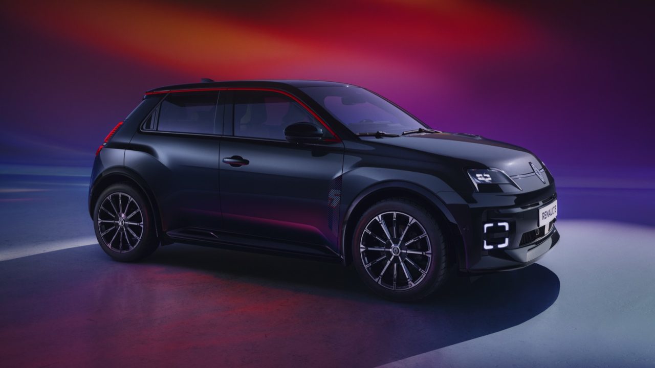 découvrez le renault 5 e-tech 4x4, une voiture innovante alliant performance et écologie. profitez d'une conduite confortable et d'une technologie avancée pour des aventures hors des sentiers battus.