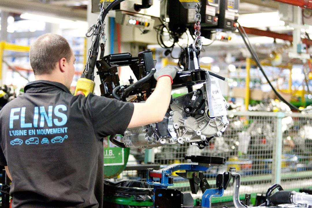 découvrez comment renault intensifie sa production de véhicules électriques (ve) pour répondre à la demande croissante et s'engager vers un avenir plus durable dans l'industrie automobile.