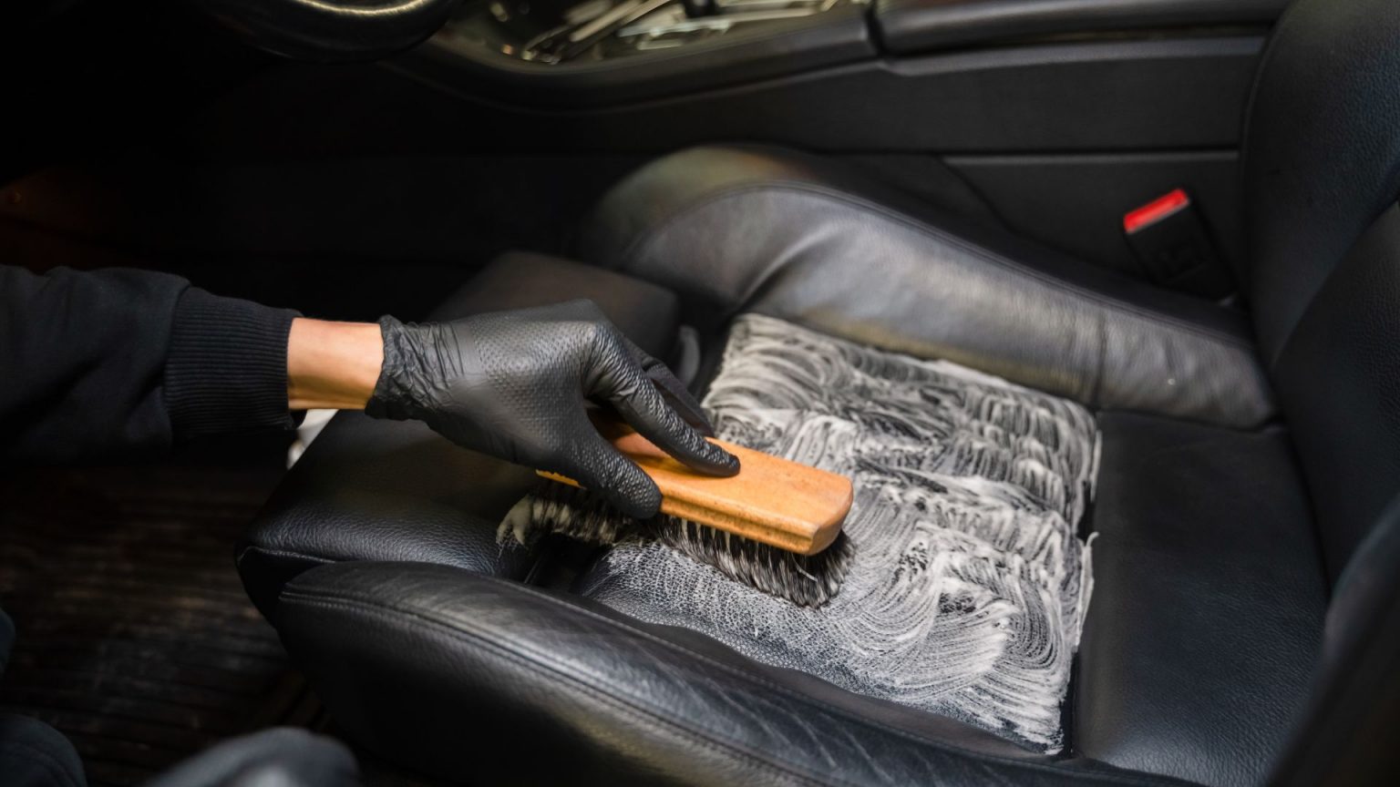 découvrez comment renault s'engage pour une mobilité durable en éliminant le cuir animal de ses nouveaux modèles, offrant ainsi des alternatives éthiques et respectueuses de l'environnement. rejoignez la révolution automobile éco-responsable!
