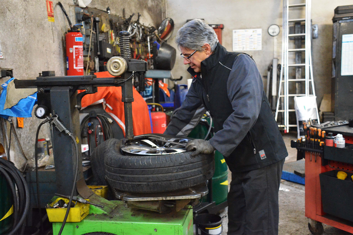 découvrez nos services de réparation automobile spécialisés pour les véhicules renault. notre équipe d'experts assure un diagnostic précis et des réparations de qualité pour maintenir votre véhicule en parfait état.