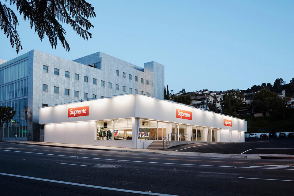 découvrez le restaurant tesla à hollywood, un lieu unique où la gastronomie rencontre l'innovation. savourez des plats raffinés dans une ambiance futuriste, tout en appréciant des technologies de pointe. parfait pour les amateurs de cuisine moderne et les passionnés de l'univers tesla.