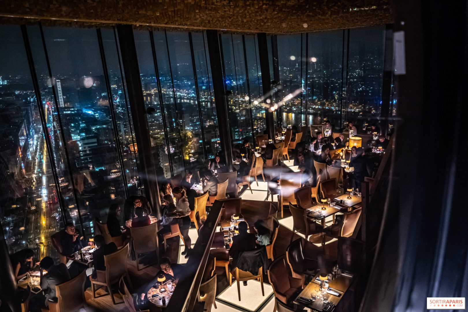 découvrez le restaurant tesla à los angeles, où l'innovation culinaire rencontre une ambiance futuriste. profitez d'un menu unique inspiré par la technologie et la durabilité, tout en savourant une expérience gastronomique inégalée dans un cadre moderne.