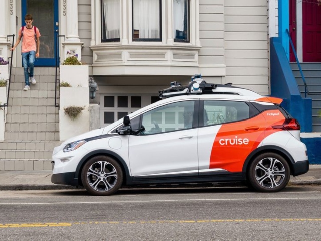 découvrez le futur de la mobilité avec les robotaxis à san francisco, une expérience innovante alliant technologie avancée et service de transport autonome. explorez la ville à bord de véhicules sans conducteur, offrant sécurité et confort dans chaque trajet.