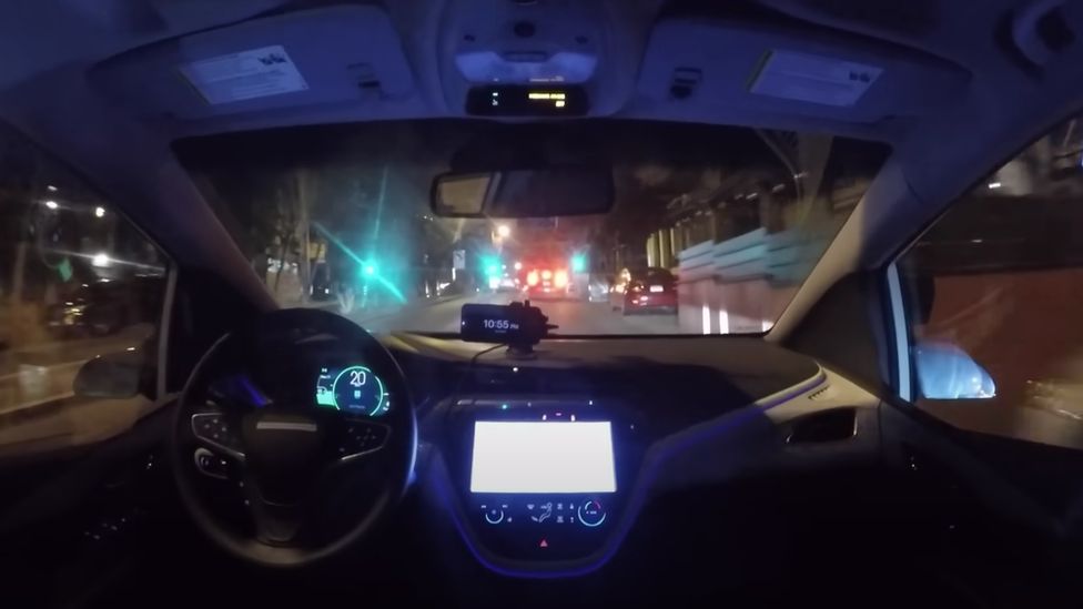 découvrez l'innovation des robotaxis à san francisco, où la technologie de conduite autonome révolutionne le transport urbain. profitez d'un service de taxi sans chauffeur, alliant sécurité et efficacité, dans l'une des villes les plus avant-gardistes du monde.