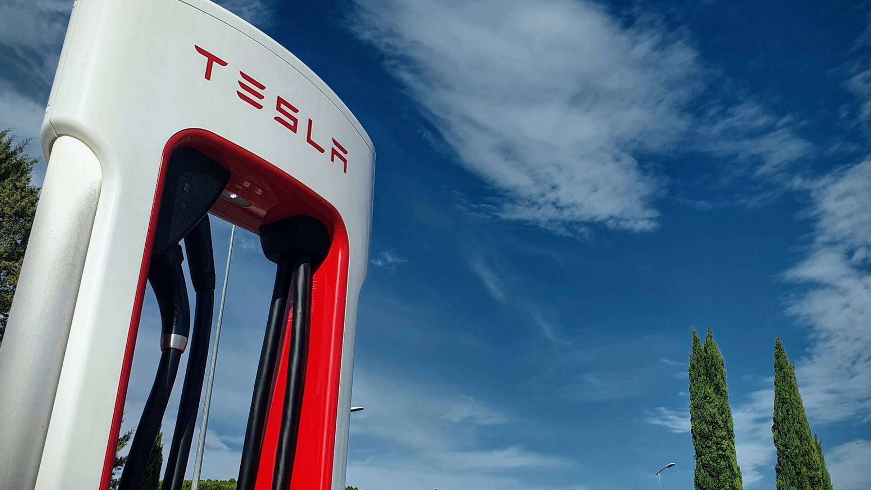 découvrez comment tesla, le géant de l'automobile électrique, déçoit certains de ses clients. analyse des attentes face à la réalité des produits et des services, ainsi qu'un aperçu des défis auxquels la marque fait face dans l'univers de l'innovation.