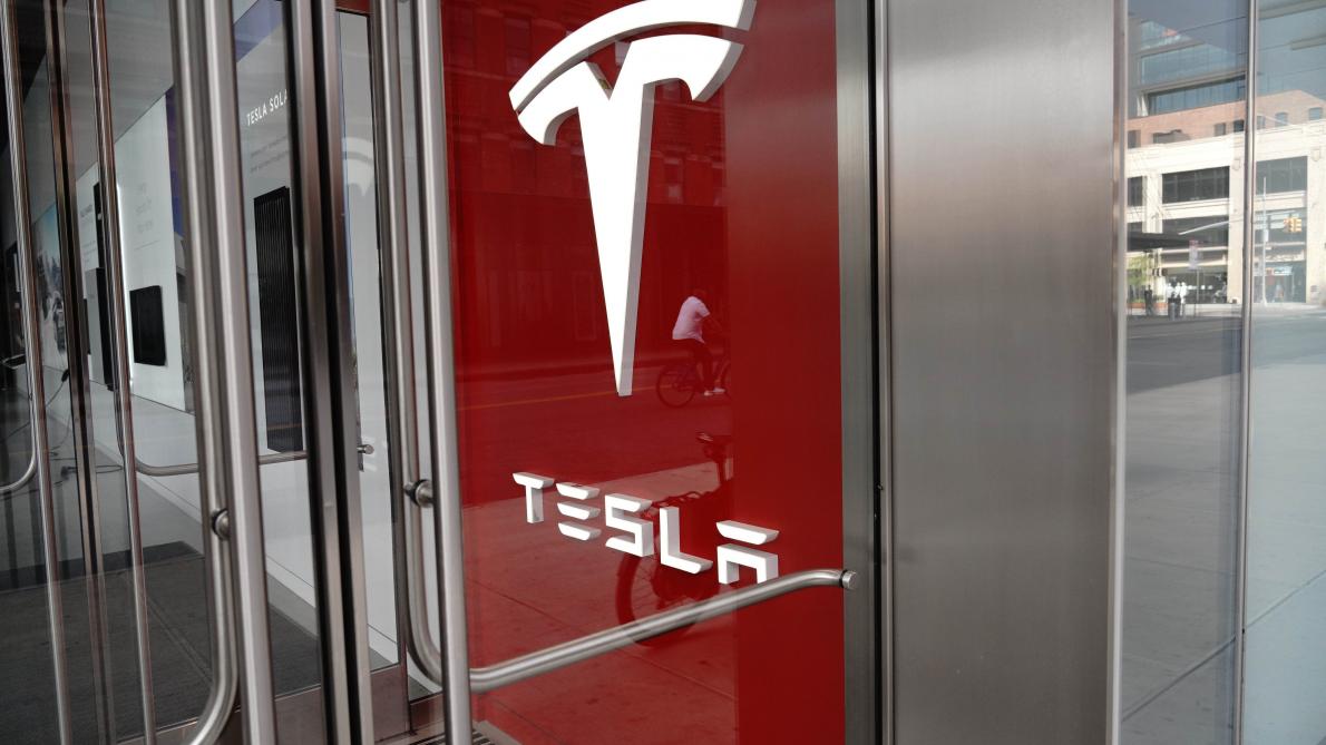 découvrez comment tesla fait face à des défis majeurs qui pourraient compromettre son avenir. analyse des enjeux économiques, technologiques et concurrentiels qui mettent la célèbre marque de voitures électriques en péril.