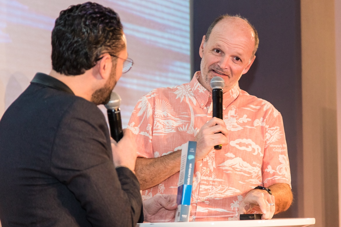 découvrez l'arrivée de luc julia chez renault, expert en intelligence artificielle et co-créateur de siri, et son impact sur la transformation numérique du constructeur automobile français.