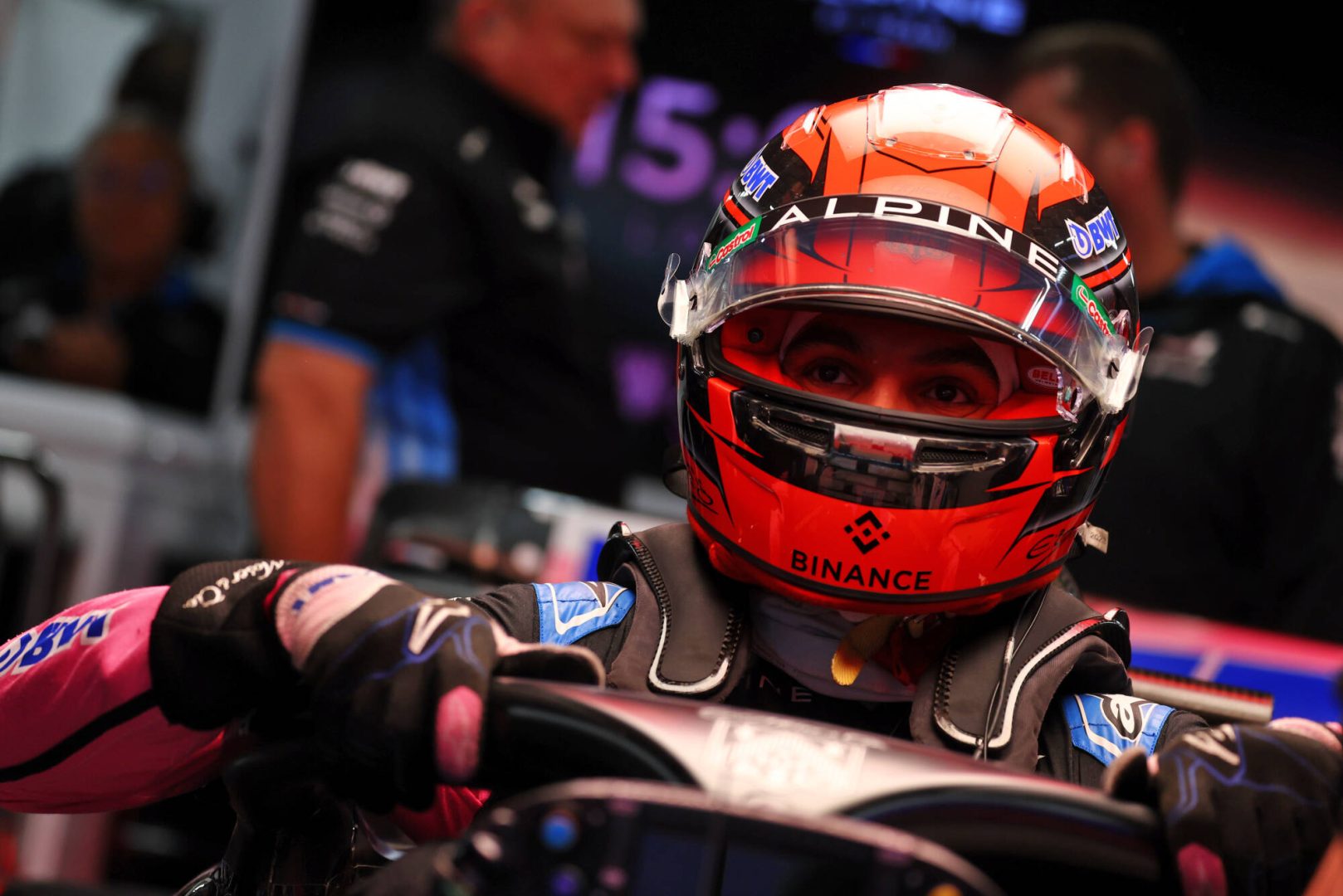 renault dément officiellement la vente de son écurie alpine f1. découvrez les détails sur la position de renault concernant l’avenir d’alpine en formule 1 et les rumeurs de cession.