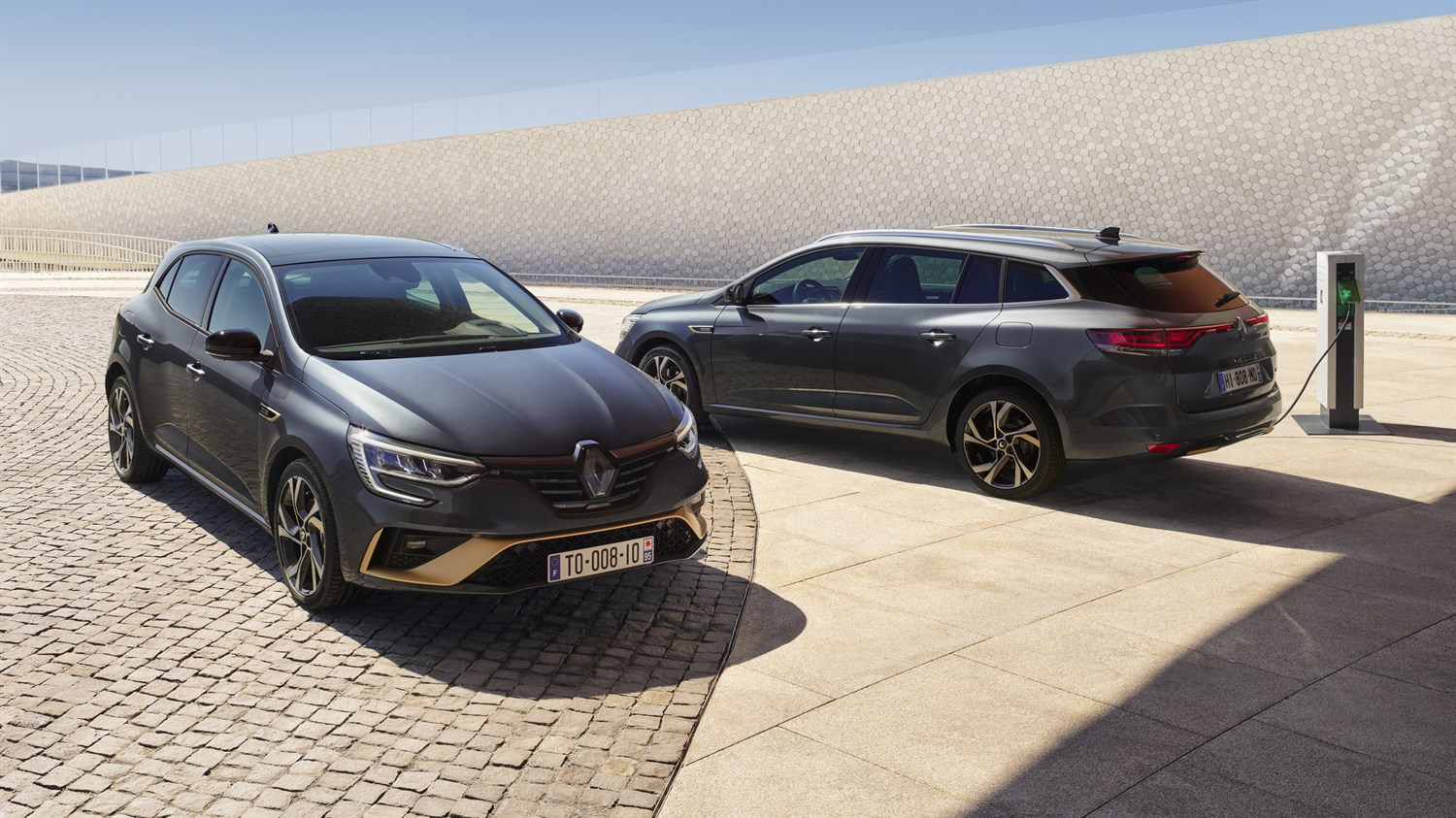 découvrez l'univers des véhicules hybrides renault, alliant performance, économie de carburant et respect de l'environnement. explorez nos modèles innovants et profitez d'une conduite durable et dynamique.