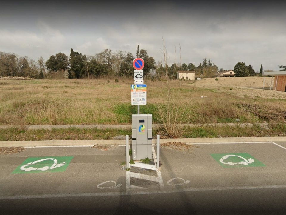 découvrez la station de recharge à castelnaudary, votre solution idéale pour recharger votre véhicule électrique. profitez d’un accès facile et pratique à des bornes de recharge, un service rapide et efficace pour poursuivre vos trajets en toute sérénité.