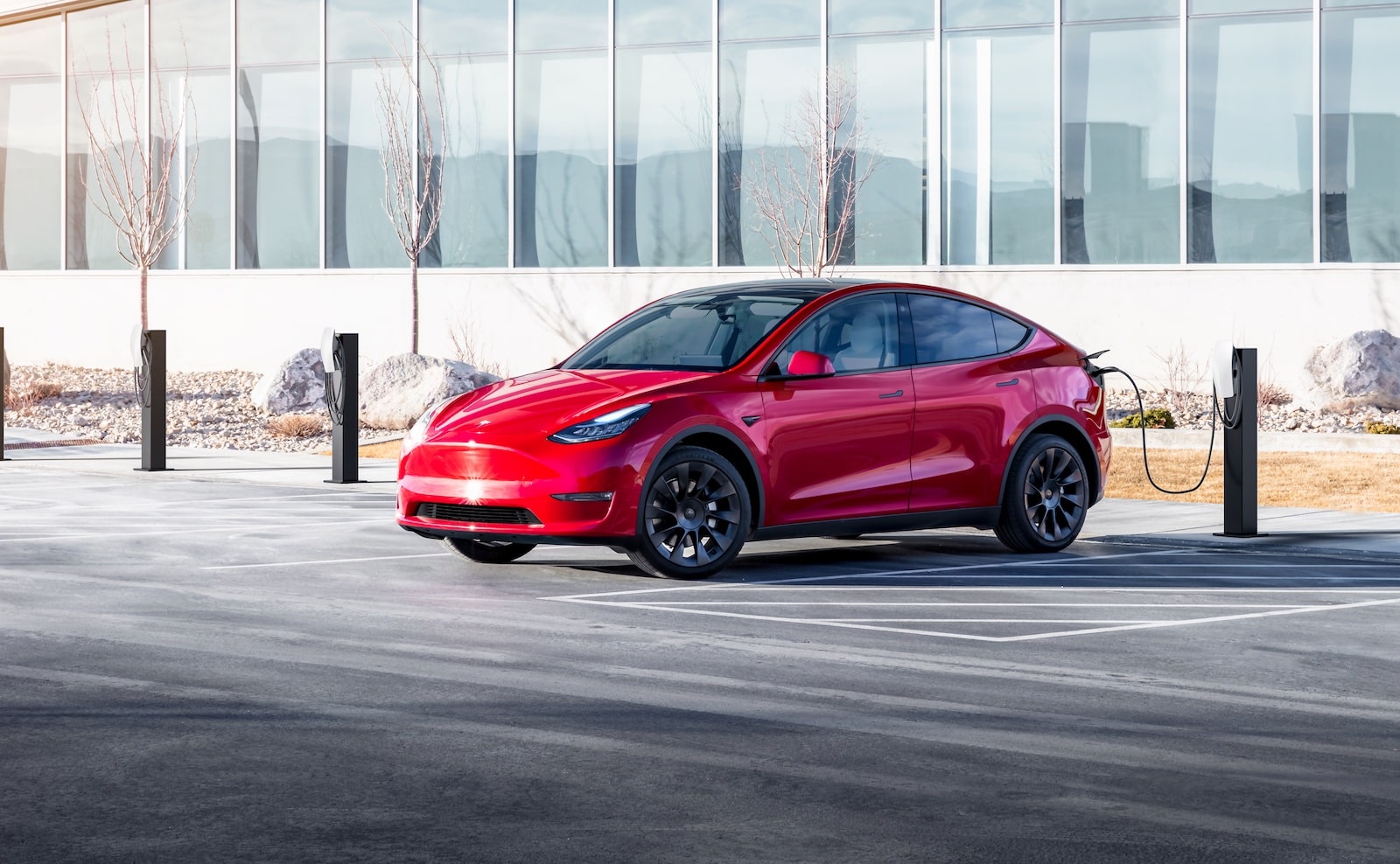 découvrez la nouvelle tesla avec une autonomie doublée à un prix réduit. profitez d'une expérience de conduite inégalée grâce à une technologie avancée et des performances optimales, tout en préservant votre budget.