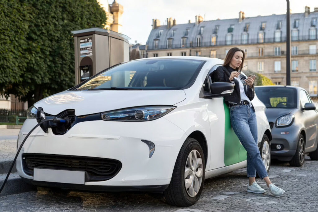 découvrez tout sur le coût de l'assurance pour une voiture électrique : facteurs qui influencent le tarif, astuces pour économiser et comparatif des offres en 2024.