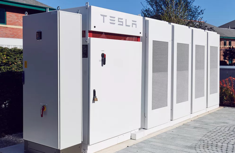 découvrez les raisons derrière le déclin de tesla, analyse des défis rencontrés par l'entreprise d’elon musk, ses performances financières récentes et ses perspectives d’avenir.