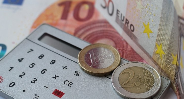 découvrez pourquoi les primes d’assurance augmentent, les facteurs qui influencent cette hausse et les conseils pour mieux gérer votre budget face à l’augmentation des tarifs en 2024.
