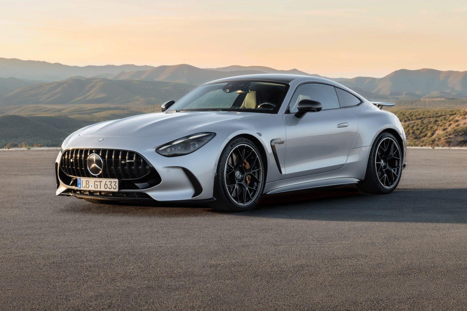découvrez tout sur la mercedes avec 1205 km : caractéristiques, performances et état général. le meilleur choix pour une voiture presque neuve, fiable et élégante. profitez d’une occasion rare !