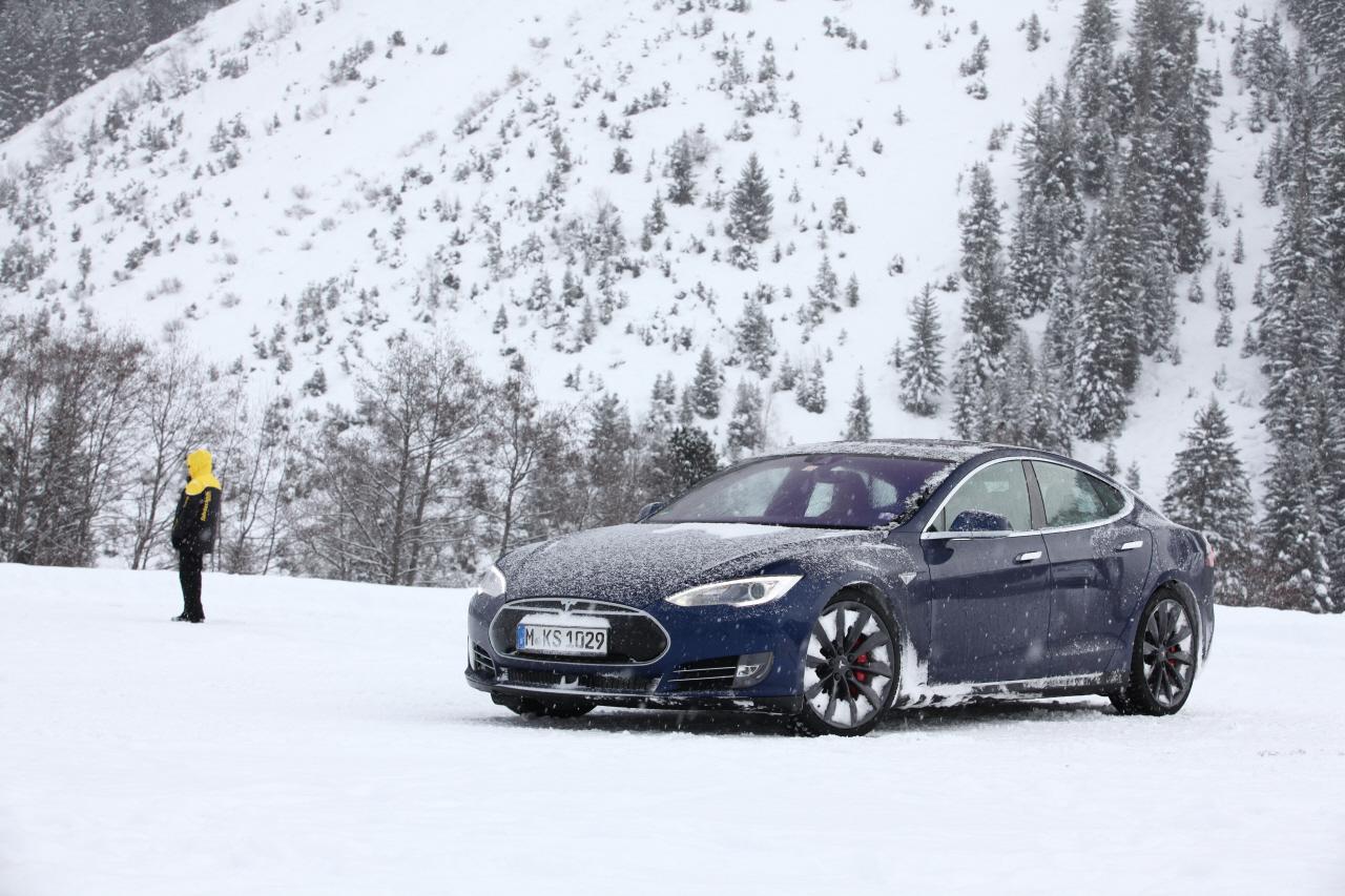 découvrez pourquoi la perte d’autonomie peut survenir sur une tesla, les facteurs qui l’influencent et les solutions pour optimiser la durée de vie de votre batterie électrique.