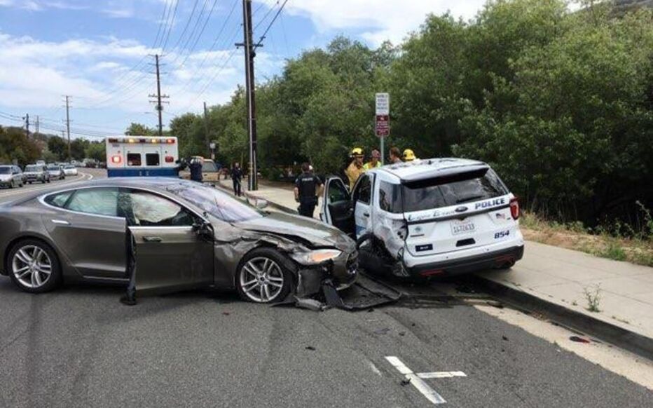 découvrez les règlements concernant les accidents impliquant tesla en californie en 2019 : lois en vigueur, responsabilités et obligations des conducteurs.