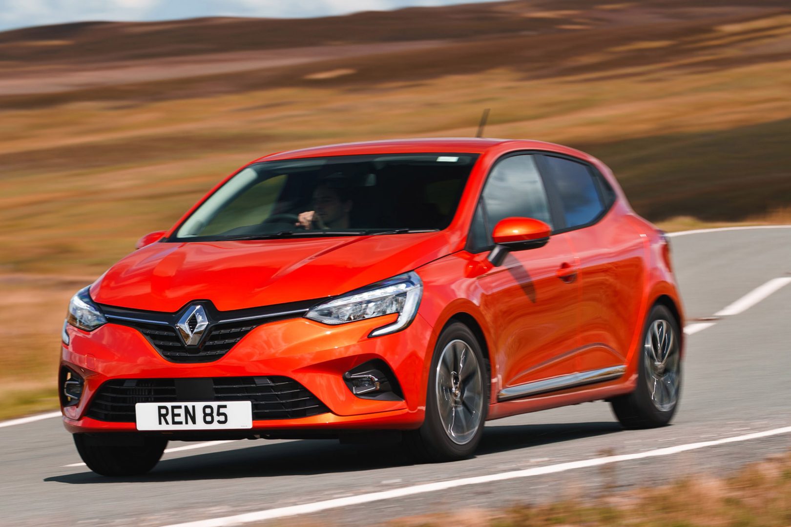 découvrez tous les détails sur la renault clio 6 : design, motorisations, nouveautés technologiques et équipements. informez-vous sur les caractéristiques et innovations de la nouvelle génération de cette citadine emblématique.