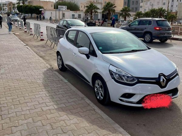 découvrez si la renault clio proposée à 16 900€ est un bon choix : analyse du rapport qualité-prix, des équipements et des alternatives disponibles sur le marché.