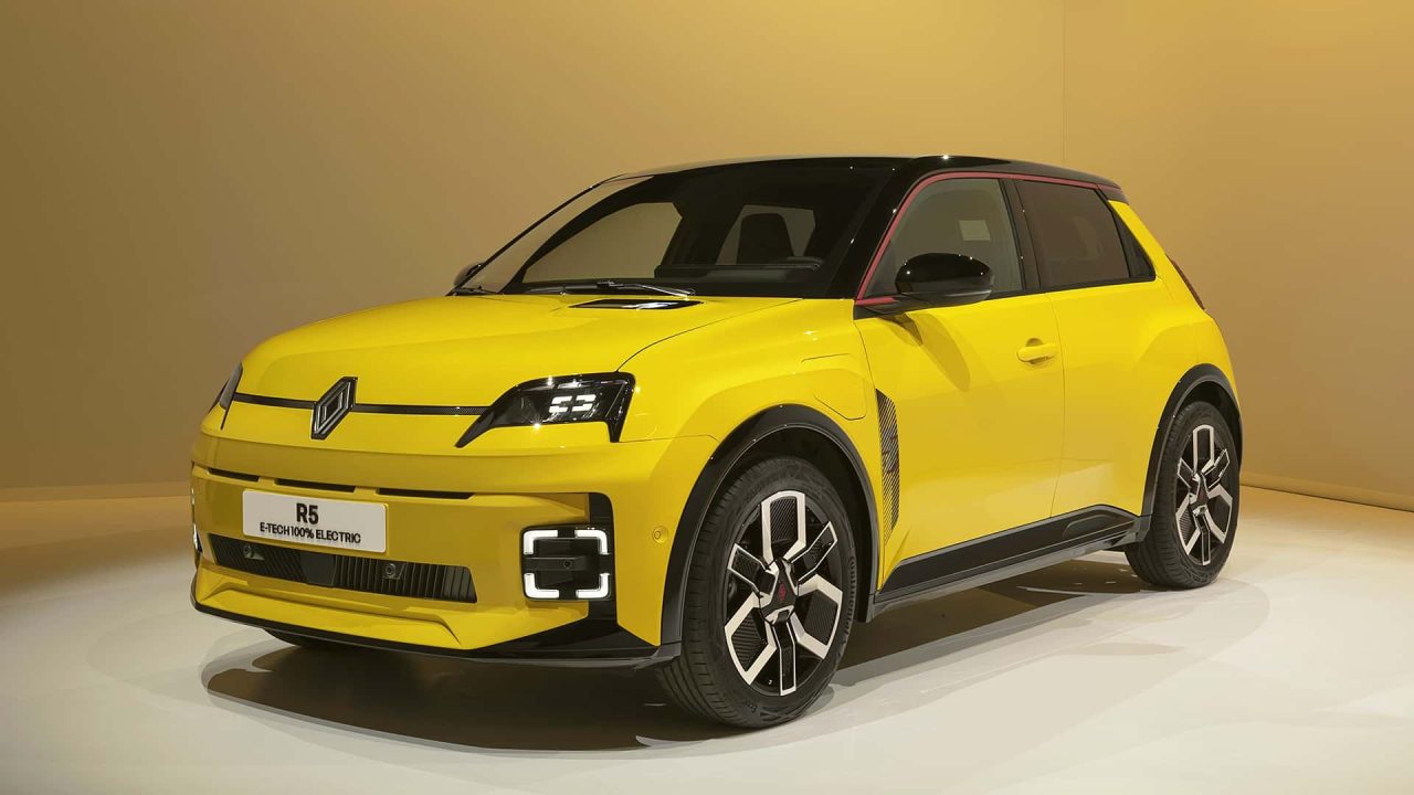 découvrez comment renault a contribué à l'effort de guerre, en adaptant sa production et en jouant un rôle clé dans l'industrie militaire durant les grands conflits mondiaux.