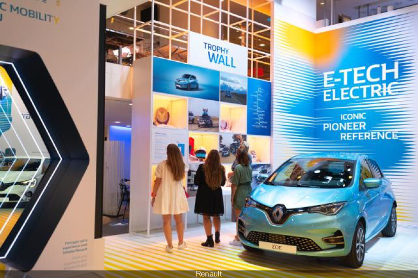 découvrez la réouverture tant attendue du showroom renault sur les champs-élysées : une expérience unique au cœur de paris, entre innovation, design et passion automobile.