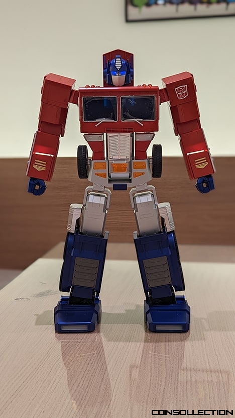 découvrez le robot optimus doré, une fusion de technologie avancée et d'élégance. profitez d'un design innovant et de performances exceptionnelles pour tous vos besoins robotisés.