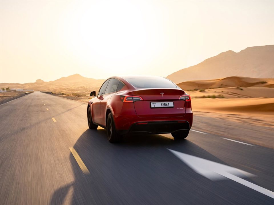 découvrez comment tesla révolutionne le marché automobile européen grâce à ses véhicules électriques innovants, ses gigafactories et sa croissance rapide en europe.