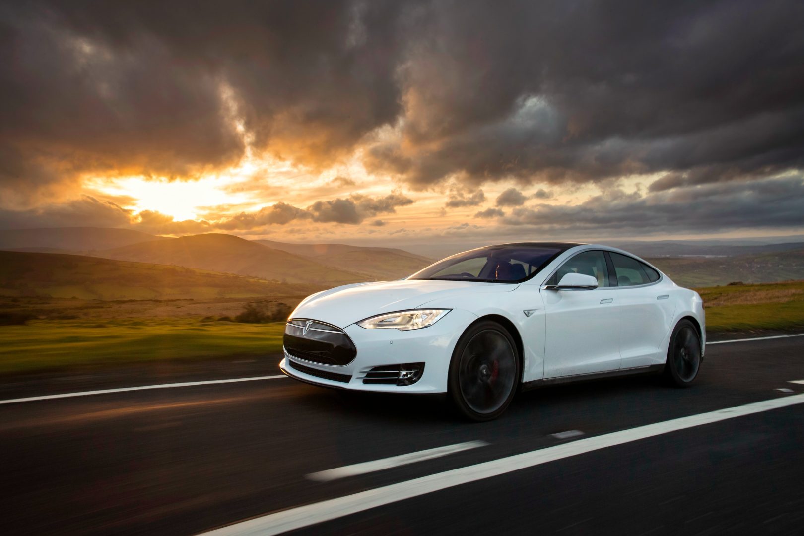 découvrez l'histoire de tesla et d'elon musk, de l'innovation automobile à la conquête spatiale. analyse de leur impact sur les technologies et l'avenir durable.