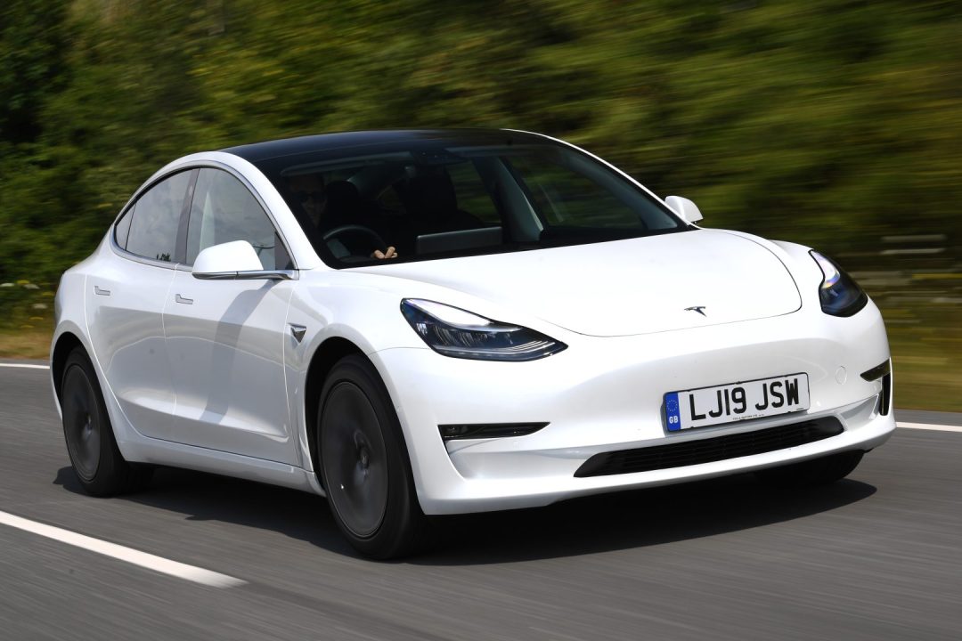 découvrez l’histoire de tesla et l’impact visionnaire d’elon musk sur l’industrie automobile électrique, l’innovation technologique et l’avenir des transports.