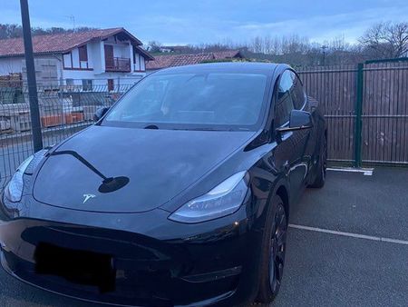 découvrez la tesla model y performance à lyon : performances électriques exceptionnelles, design innovant et autonomie remarquable. essayez ce suv sportif et profitez des meilleures offres chez votre concessionnaire tesla à lyon.