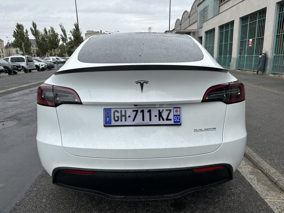 découvrez la tesla model y performance à lyon : une voiture électrique alliant puissance, design et technologie moderne. profitez d’un essai ou demandez un devis dès maintenant chez votre concessionnaire tesla à lyon.